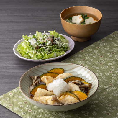 鶏ささみの揚げ出し・海藻サラダ・花麩のすまし汁