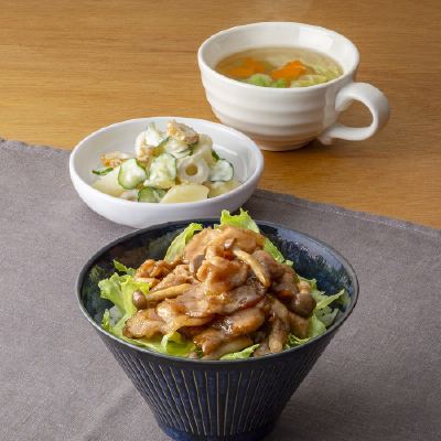 カリカリ豚肉のバルサミコ丼・生姜香るポテトサラダ・コンソメスープ